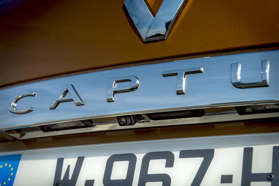 Логотип Renault Captur 2017 года  (WW) (фото 116 из 149)